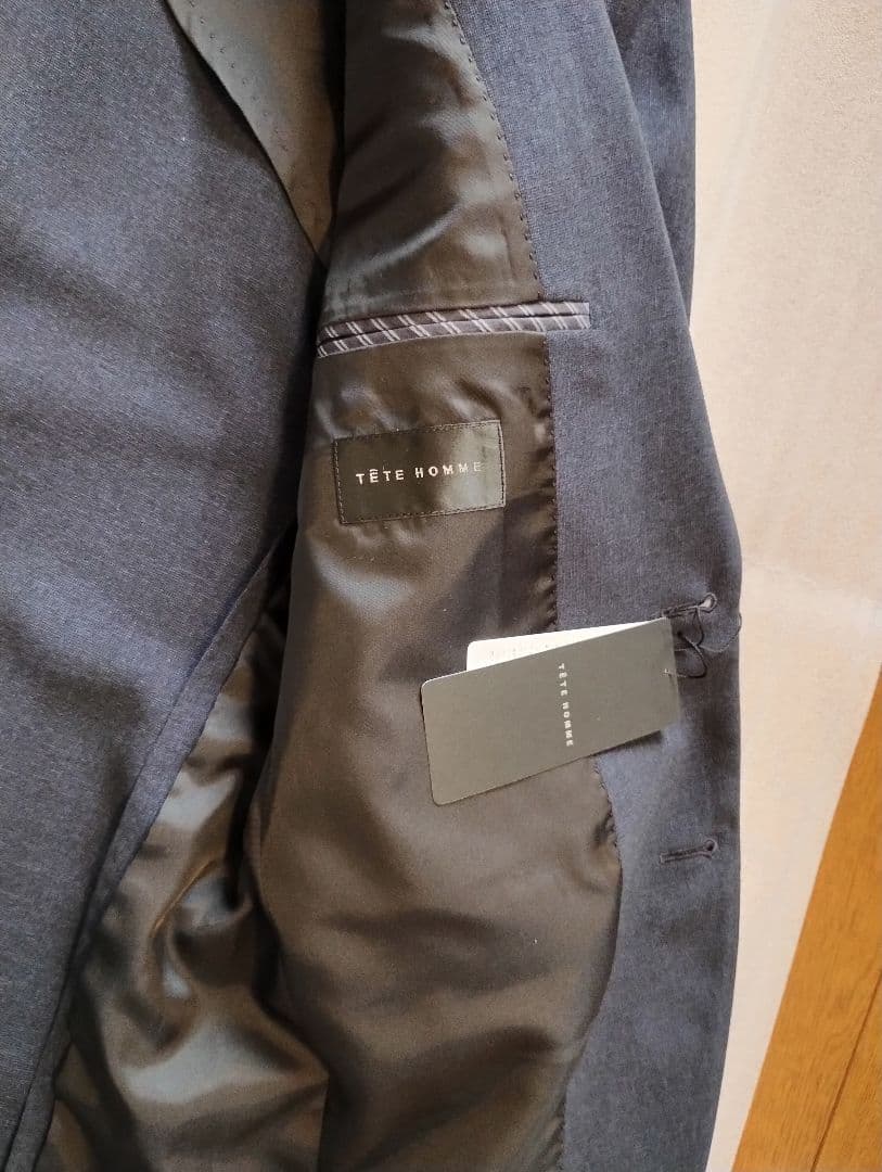 【新品】スーツLL　ネイビー　テットオム 　ストレッチ