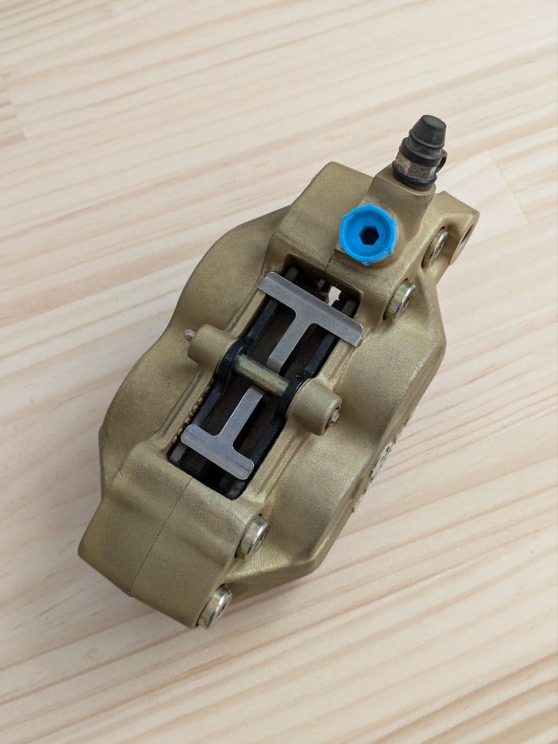 う*ん様 ブレンボ 4ポットキャリパー 穴ピッチ40ミリ 1個