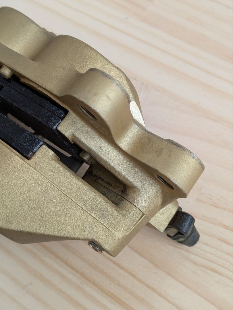 う*ん様 ブレンボ 4ポットキャリパー 穴ピッチ40ミリ 1個