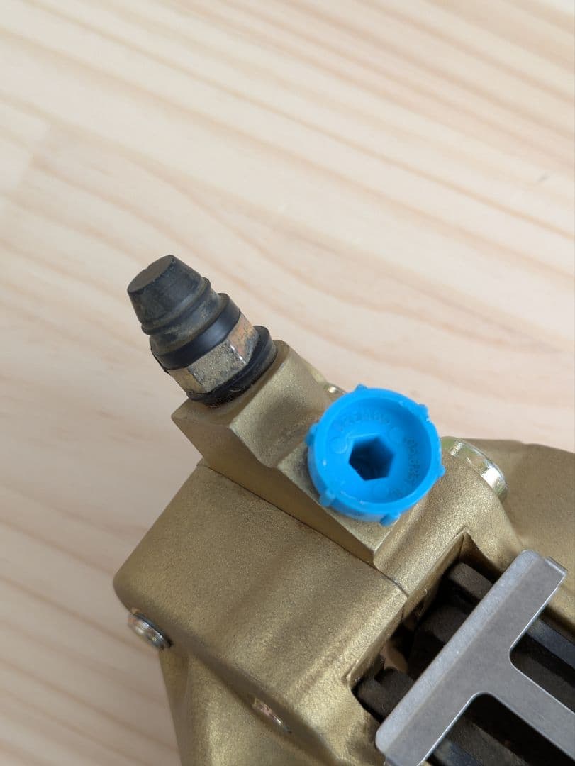 う*ん様 ブレンボ 4ポットキャリパー 穴ピッチ40ミリ 1個