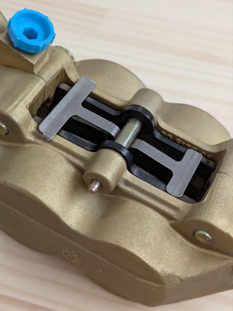 う*ん様 ブレンボ 4ポットキャリパー 穴ピッチ40ミリ 1個