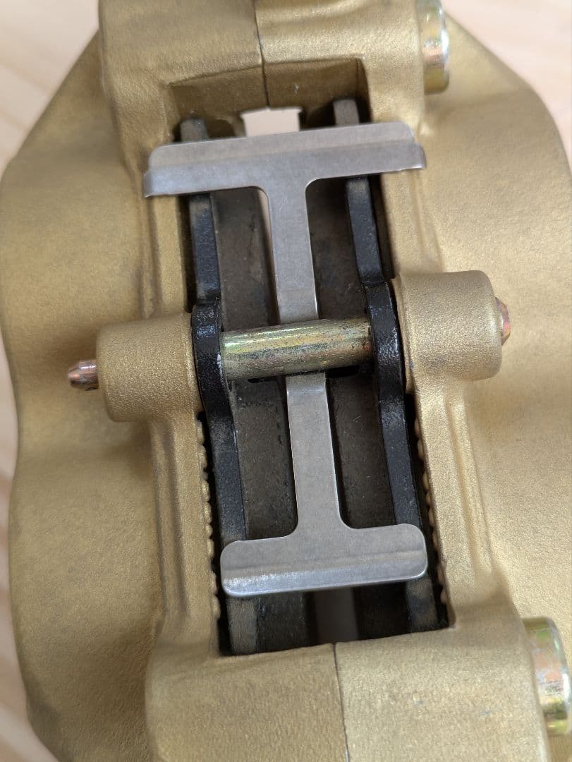 う*ん様 ブレンボ 4ポットキャリパー 穴ピッチ40ミリ 1個