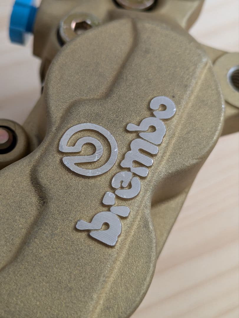 う*ん様 ブレンボ 4ポットキャリパー 穴ピッチ40ミリ 1個