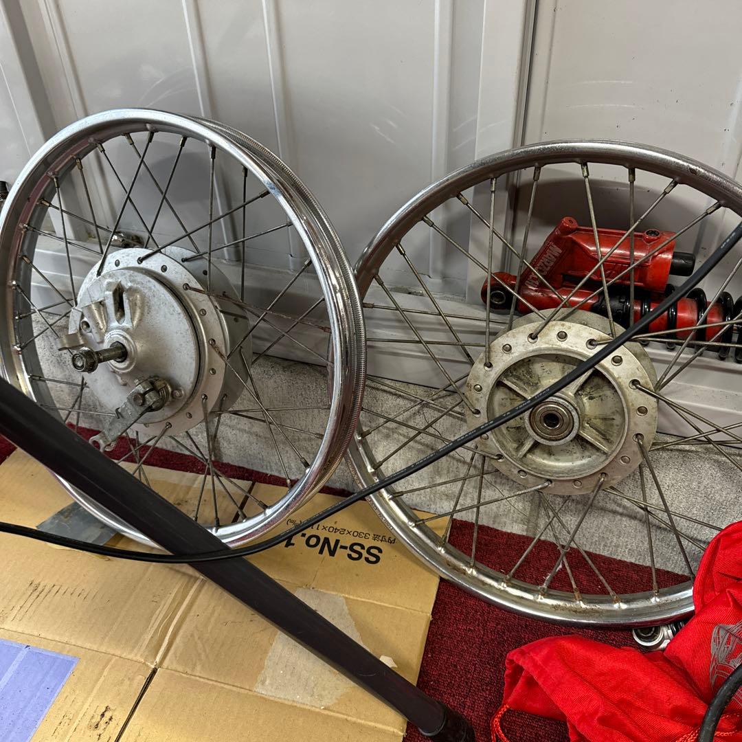 カスタムカブ90 ホイール　角目