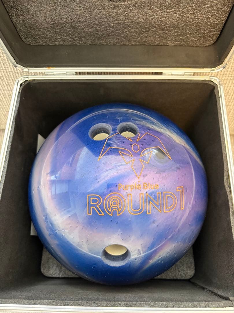 【美品】ボウリングボール 箱付き