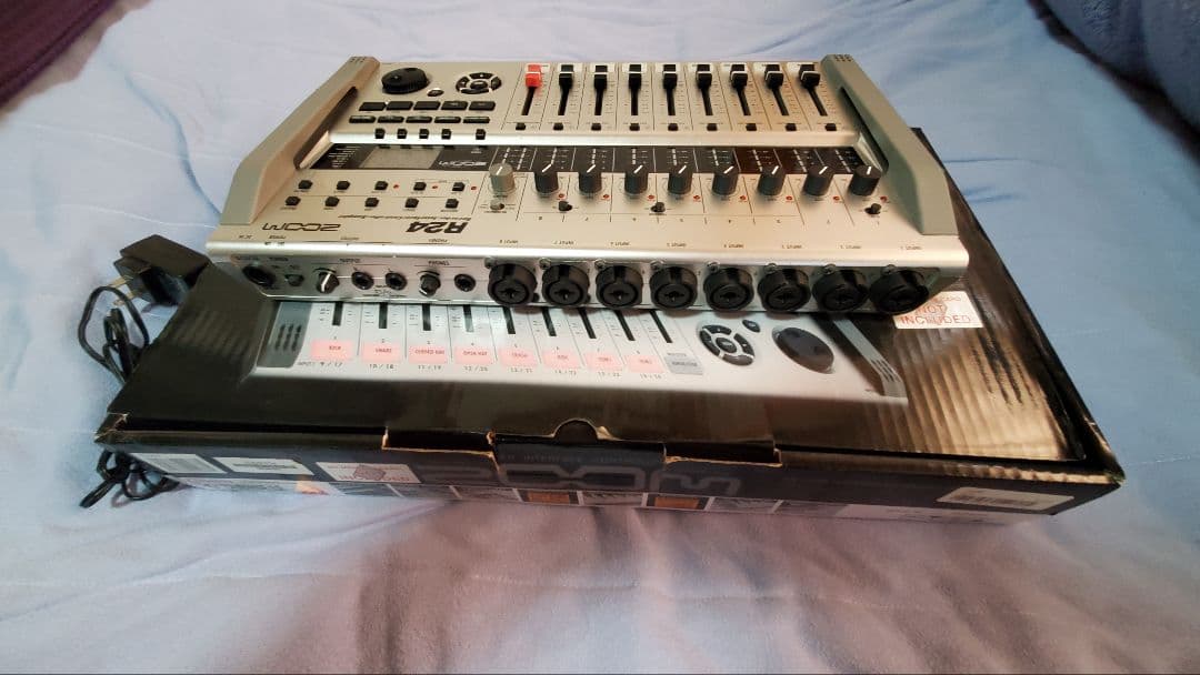 Zoom R24 マルチトラックレコーダー/インターフェース/サンプラー