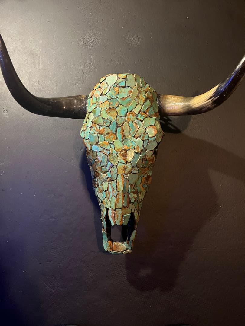 ネイティブアメリカン　牛の頭骨　ターコイズの装飾