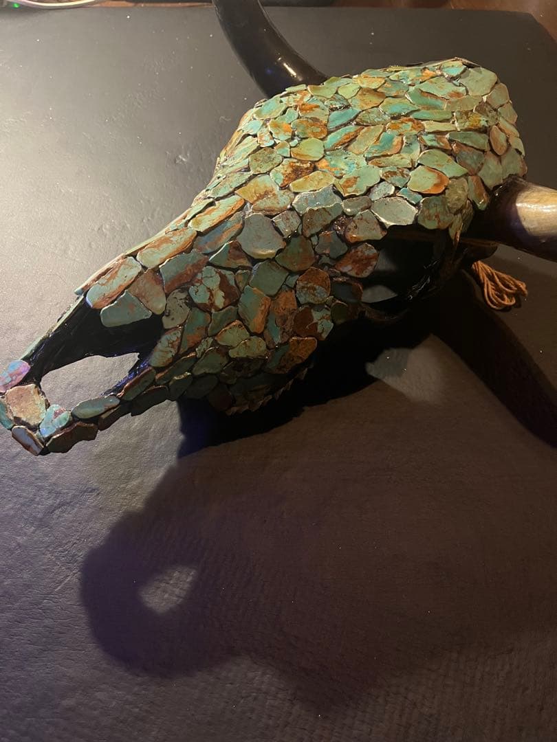 ネイティブアメリカン　牛の頭骨　ターコイズの装飾