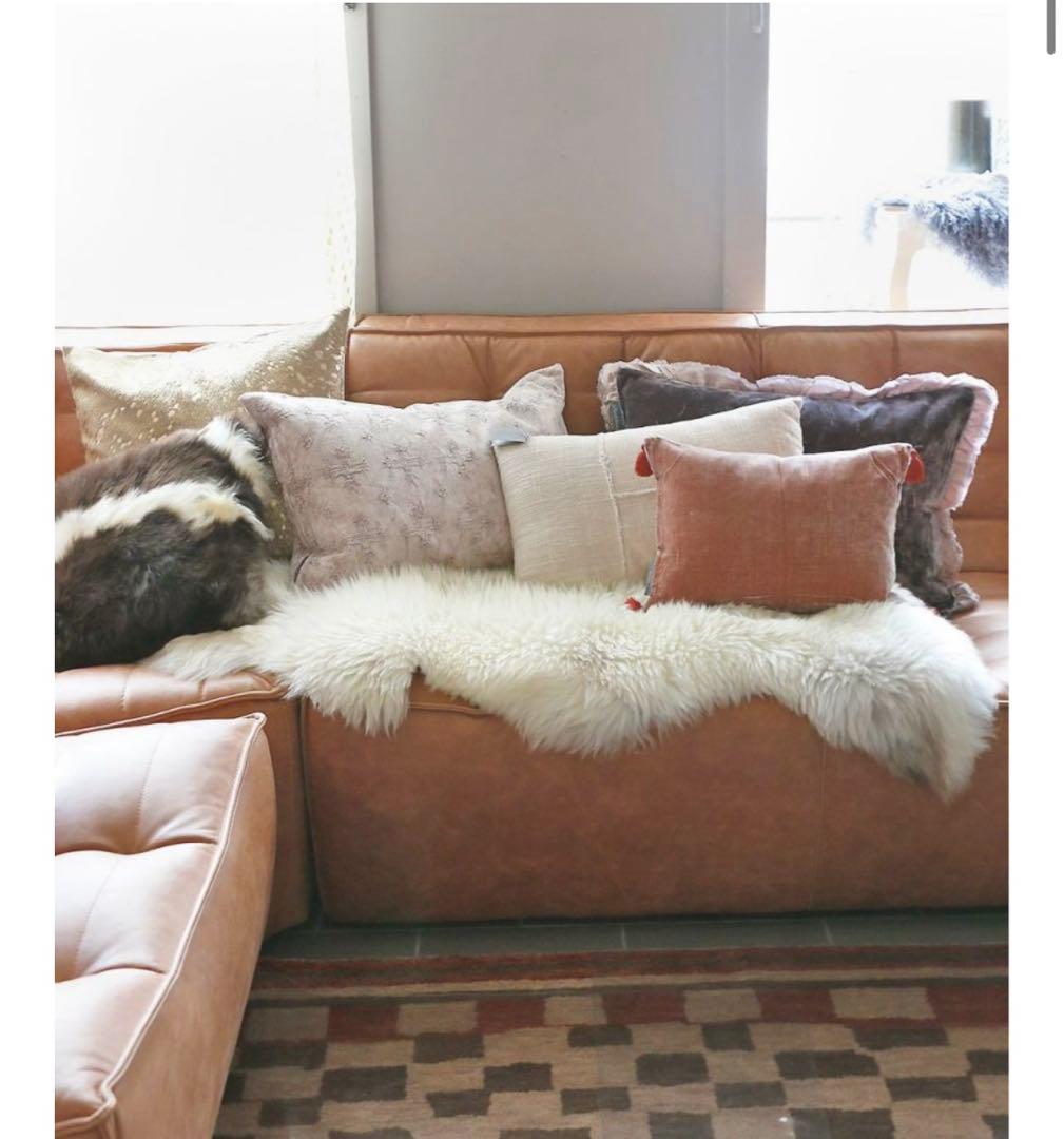 Le Monde Sauvage フリンジ付きベルベットクッション