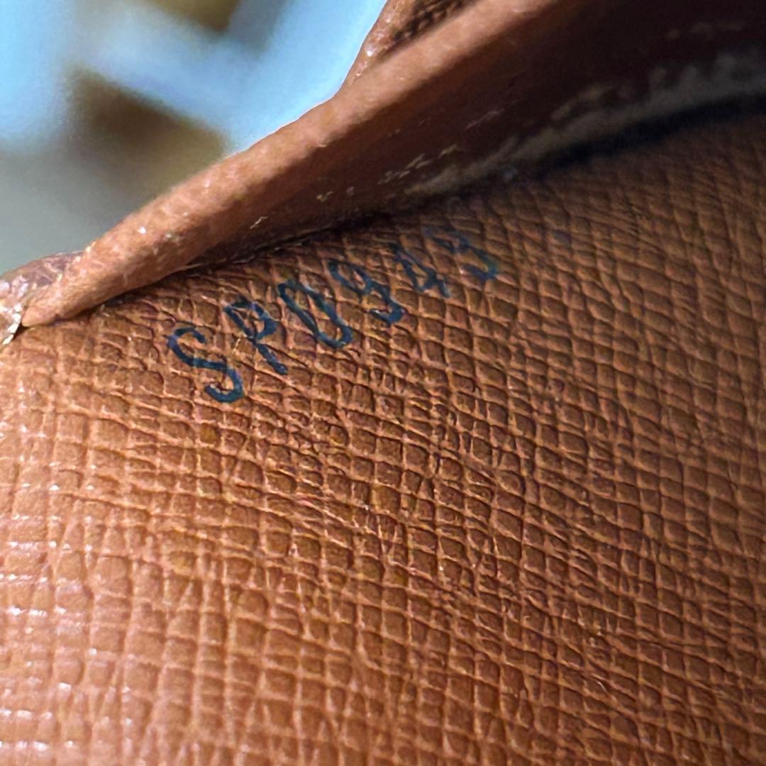 ルイヴィトン モノグラム ポルト パピエ ジップ　二つ折りコンパクトウォレット