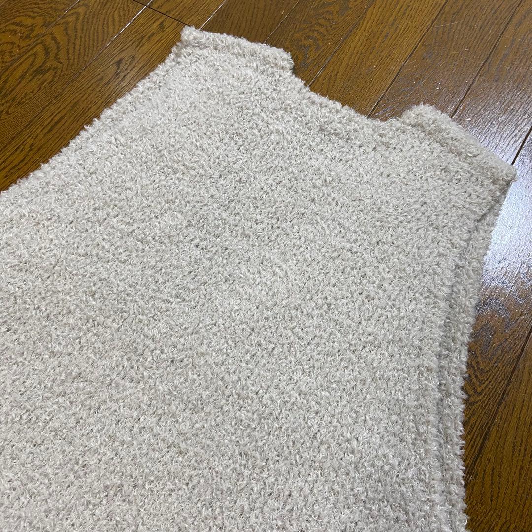 【mizuiroind】ヘアリーVネックベスト 新品 FREEサイズ ベージュ