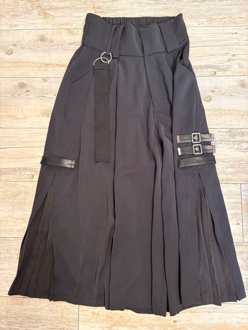 新品タグ付き‼️ 和洋折衷　ユニセックス 袴風ラップワイドパンツ IRO＋IRO