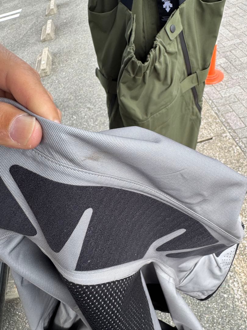 デサント　スキーウェア　カタログ外商品　超美品　有名スキーヤー着用モデル