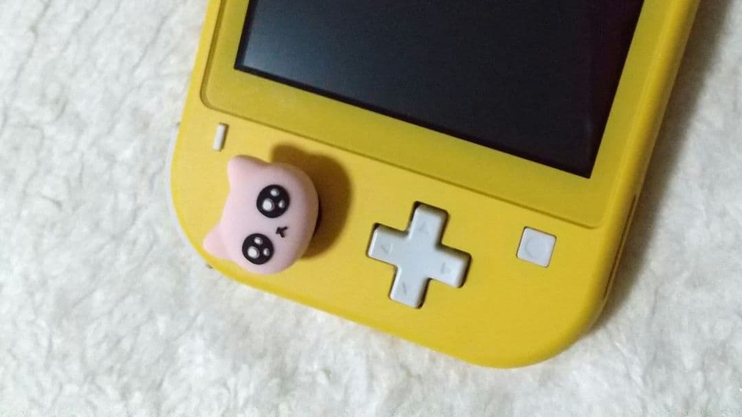 新品同様 NintendoSwitch Liteイエロー未使用に近いぴえんネコ