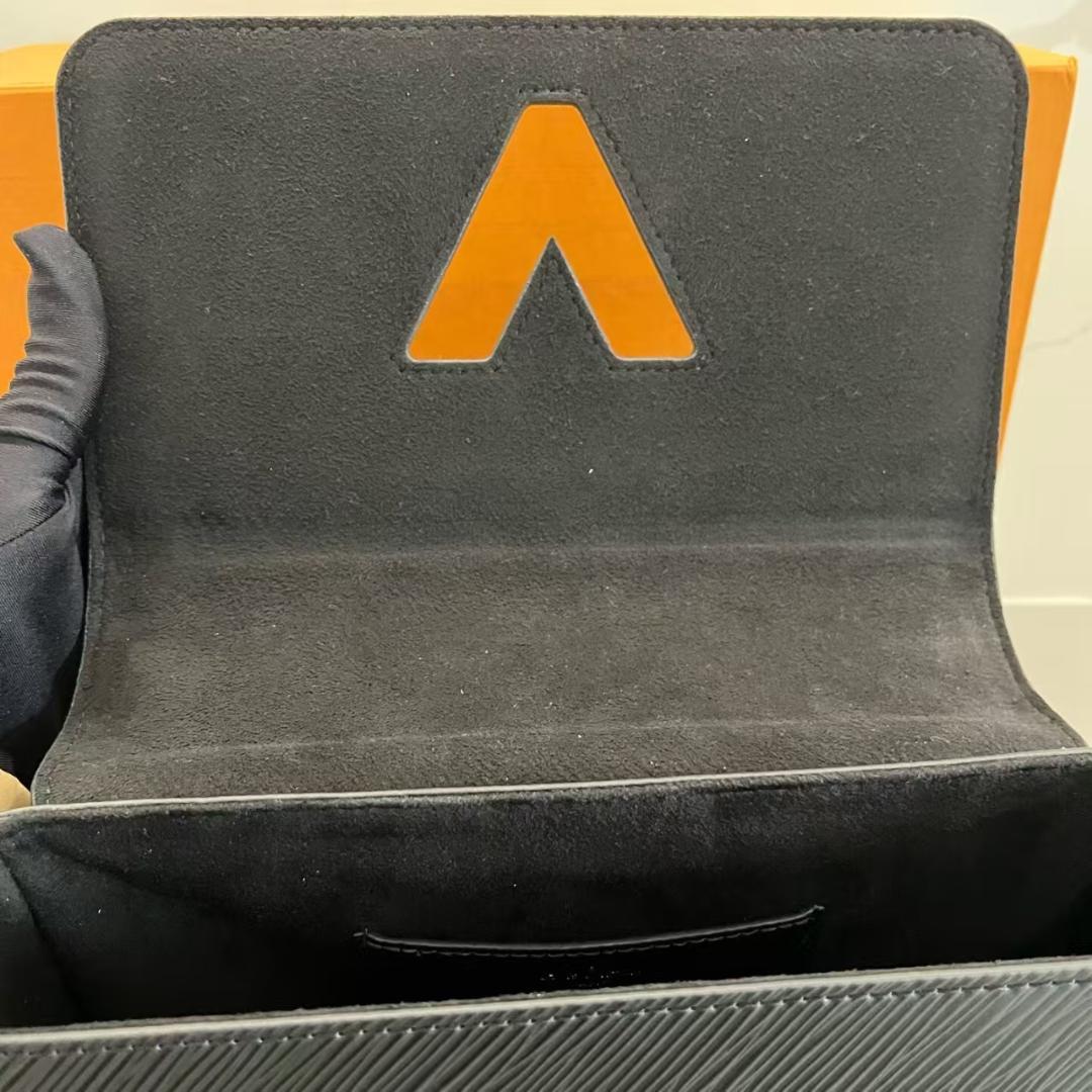 LOUIS VUITTON MM エピ レザー ショルダーバッグ 黒