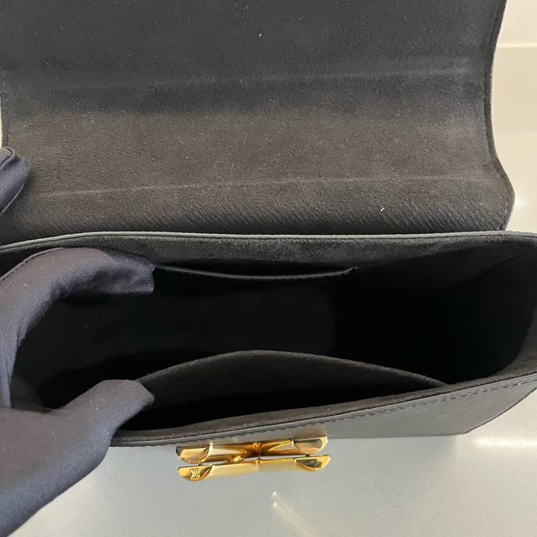 LOUIS VUITTON MM エピ レザー ショルダーバッグ 黒