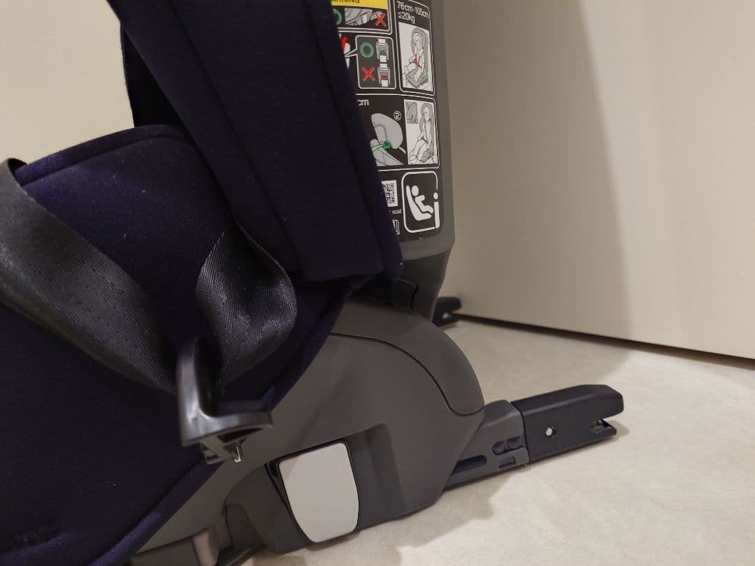 Combi チャイルドシート・ジュニアシート　 ネイビー