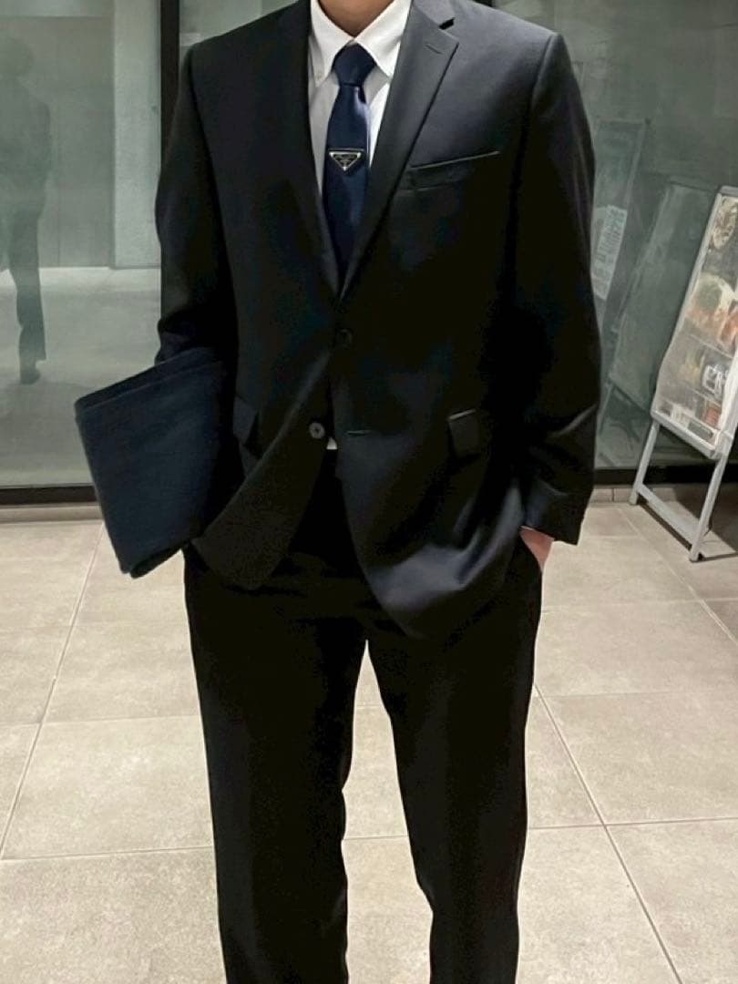 PRADA プレートネクタイ　ネイビー