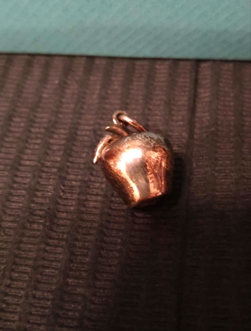 ティファニー　アップルチャーム