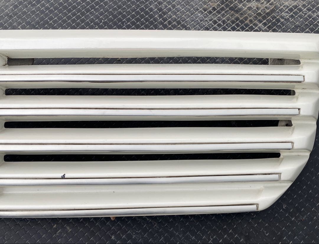 N-BOX シルクブレイズ　ホワイト　フロントグリル