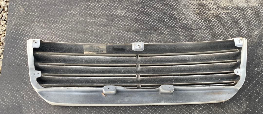 N-BOX シルクブレイズ　ホワイト　フロントグリル