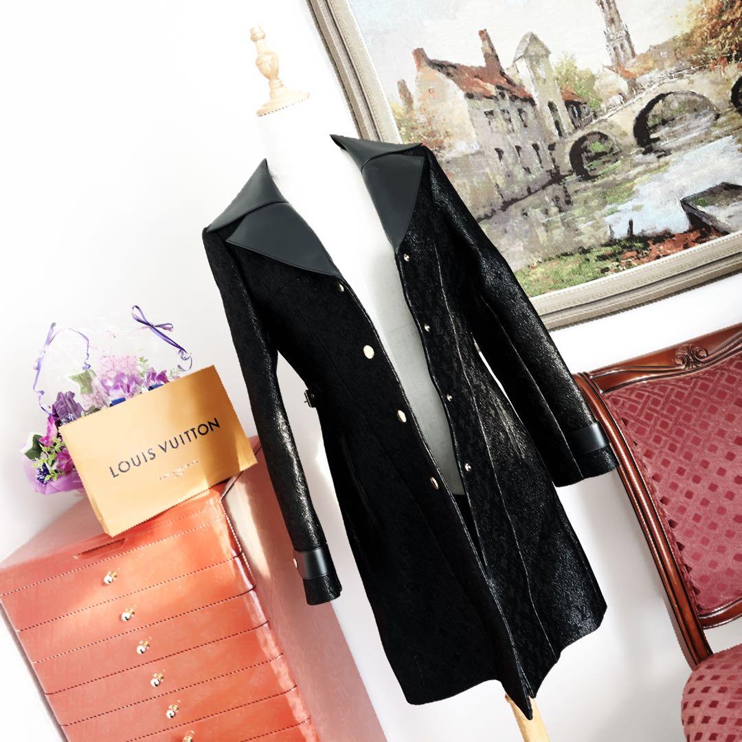 美品　LOUISVUITTON ヴィトン モノグラム　 レザー　刺繍　コート