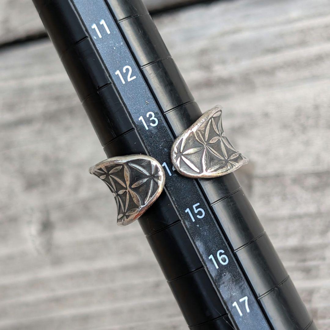 ハンドメイドのシルバーリング　インディアンジュエリー風　スタンプワーク