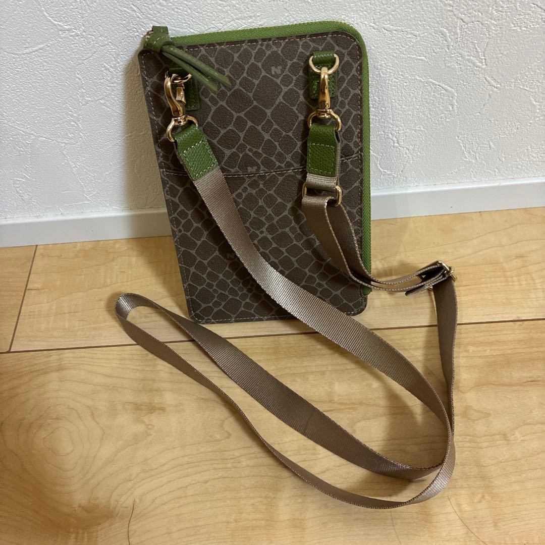 NINA RICCI スマホショルダーバッグ　グレインヌーボーパース