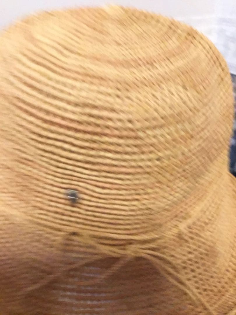 へレンカミンスキーの帽子とショルダーバッグ