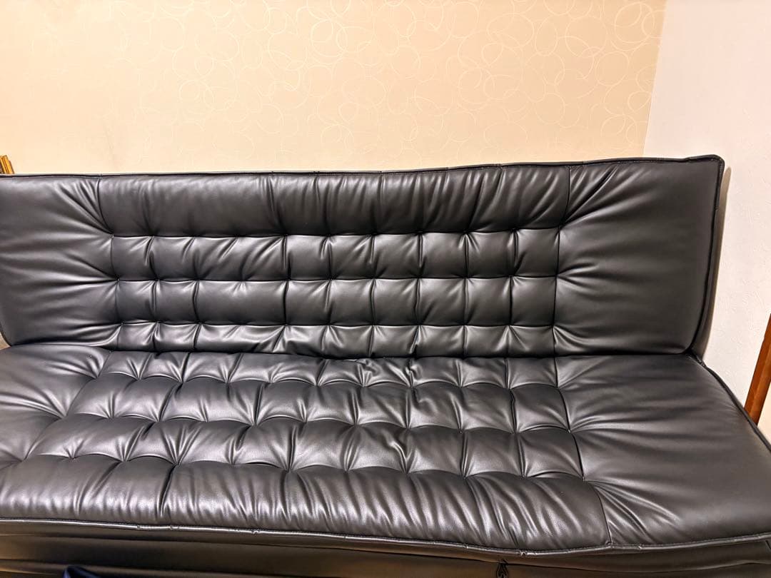 ニトリ　黒い合成皮革　ソファベッド