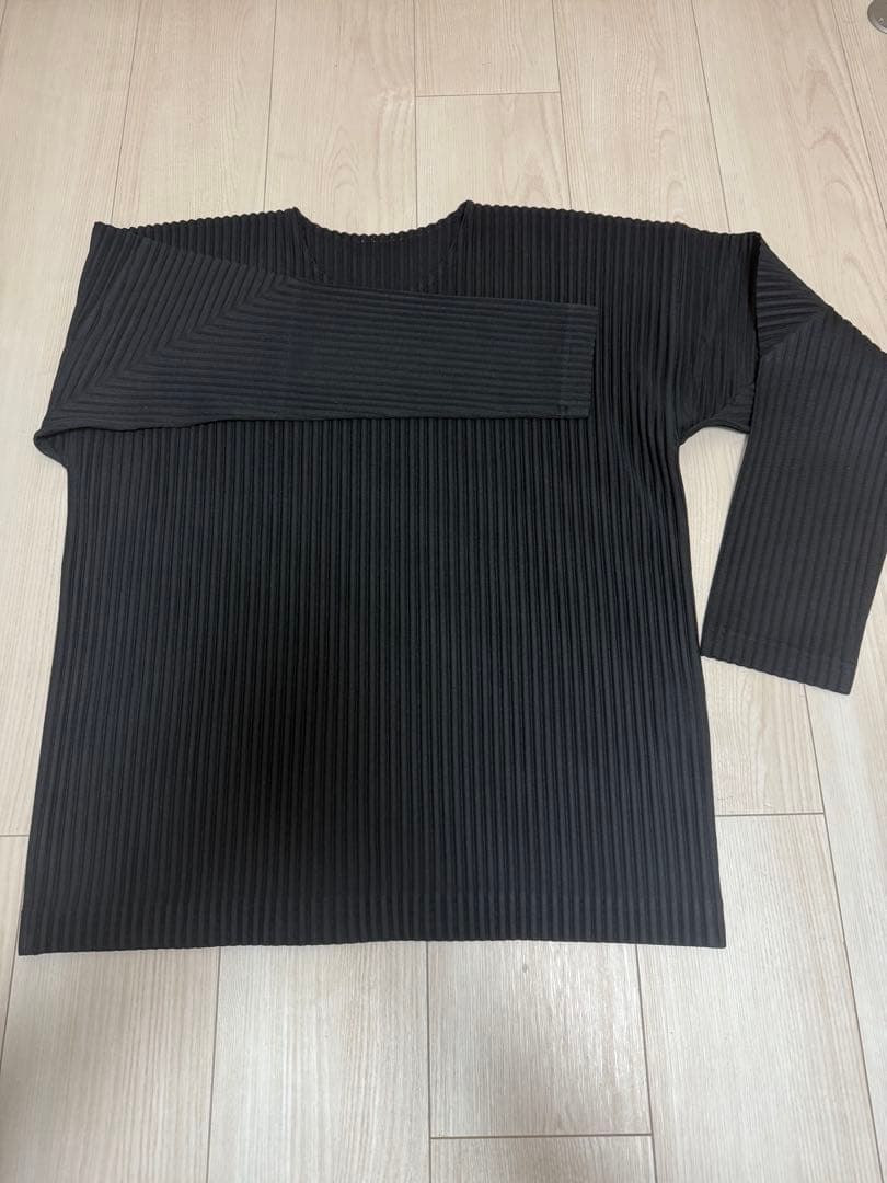 HOMME PLISSÉ ISSEY MIYAKE ブラック長袖カットソー