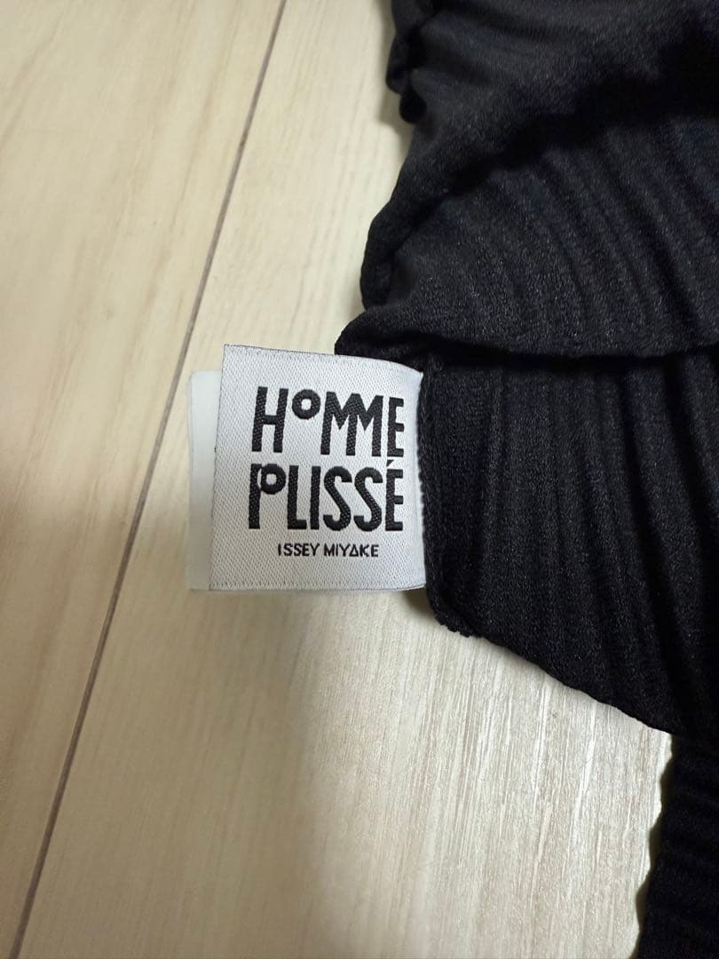 HOMME PLISSÉ ISSEY MIYAKE ブラック長袖カットソー