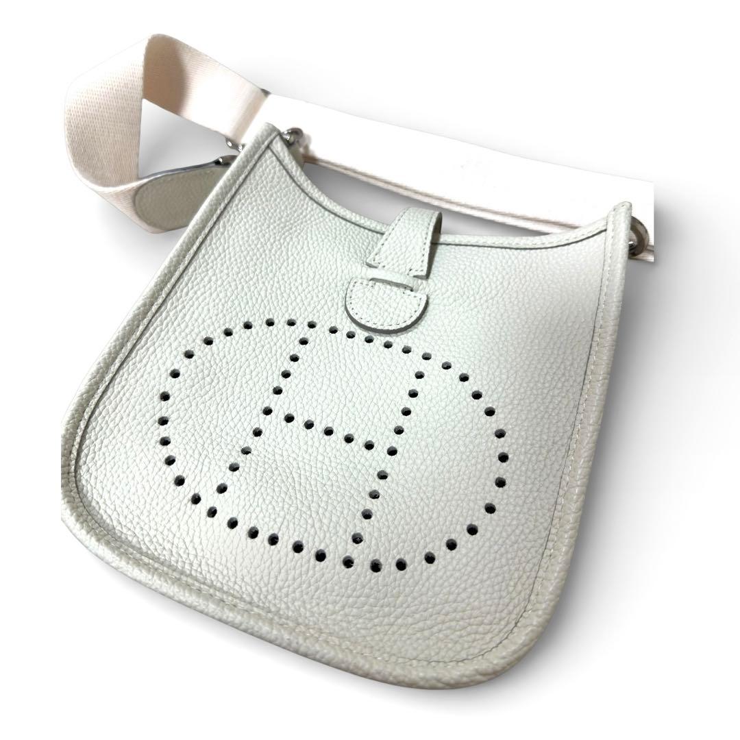 未使用★Hロゴ　パンチング　エブリン風　ホワイト　ショルダーバッグ