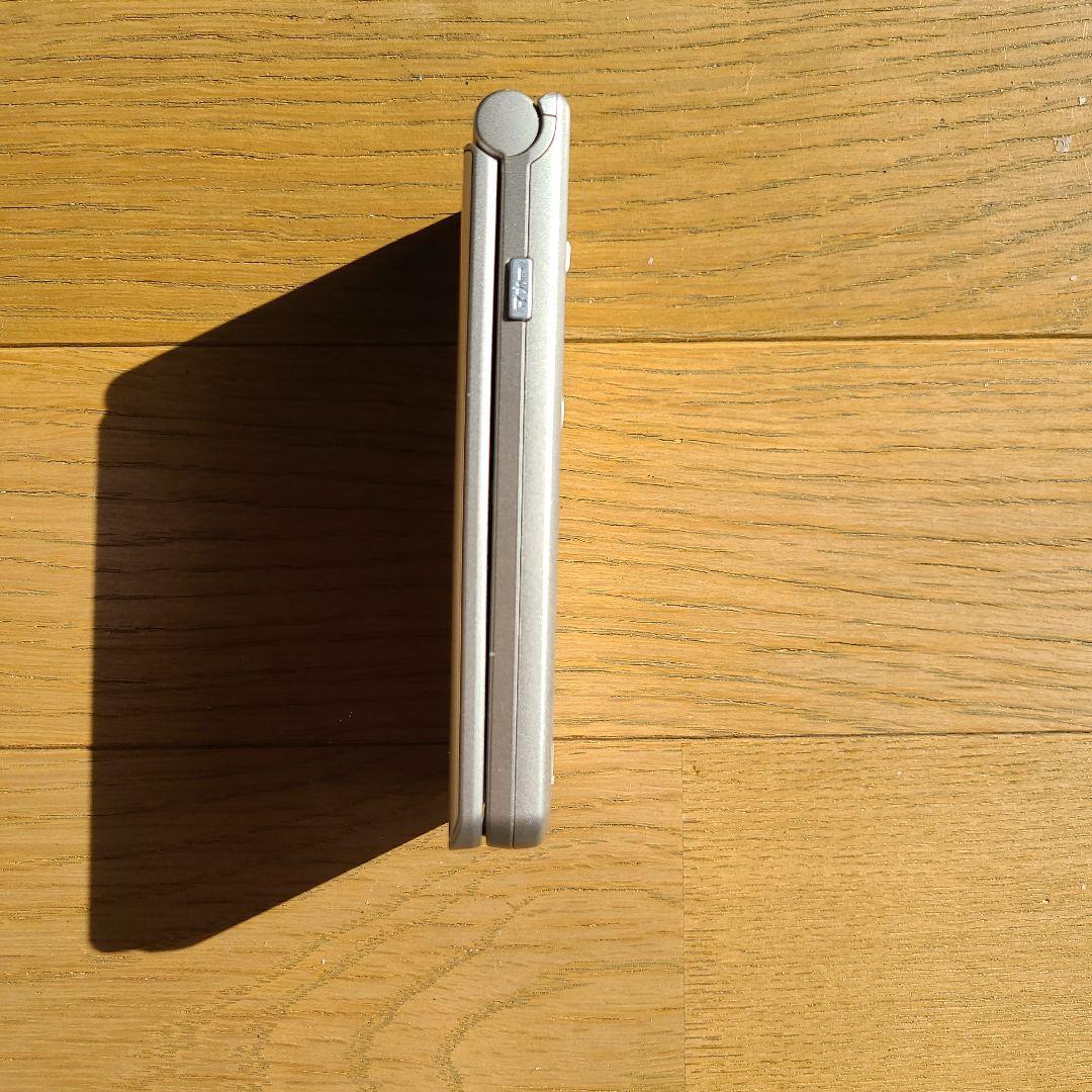 シルバー 折りたたみ式携帯電話 本体