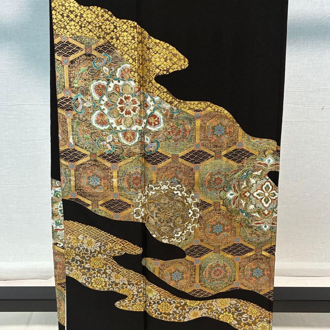 D93 黒留袖 華文 金彩 正絹 着物 袷 美品