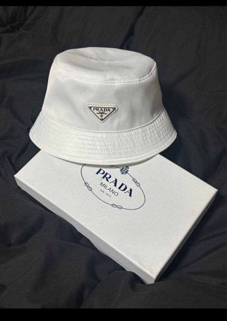 み*～様 ❤️超人気のPRADA ！あホワイト バケットハット 箱付き❤️