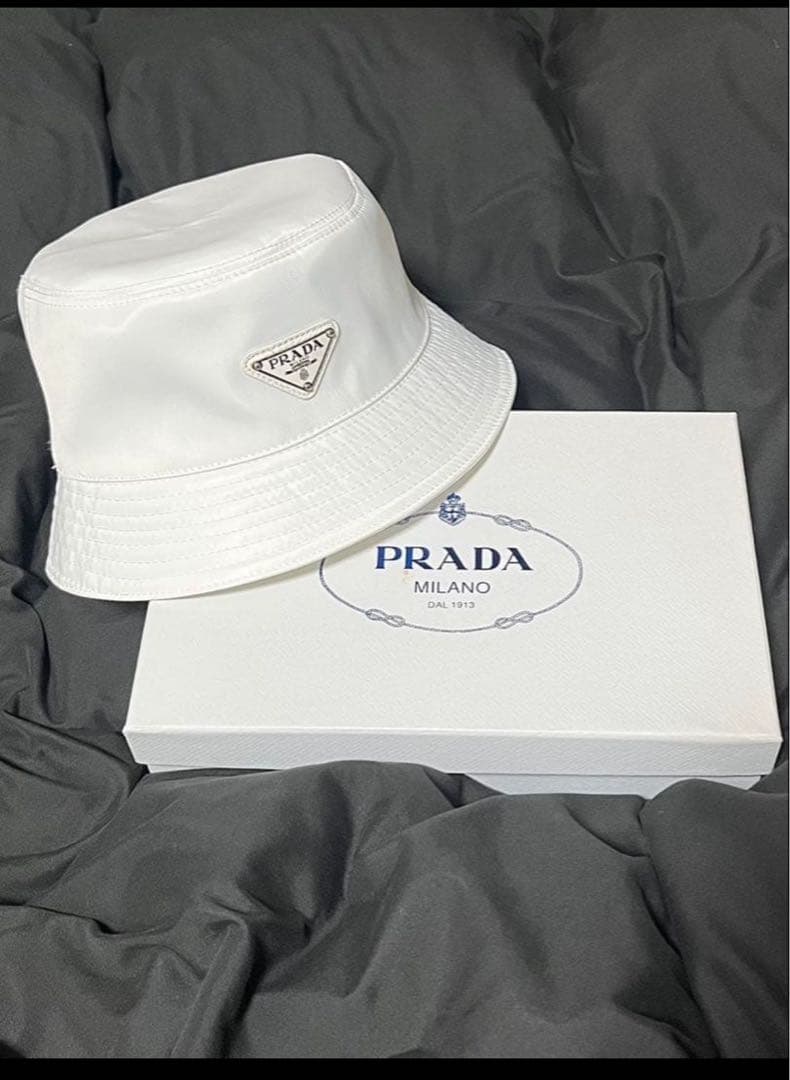 み*～様 ❤️超人気のPRADA ！あホワイト バケットハット 箱付き❤️