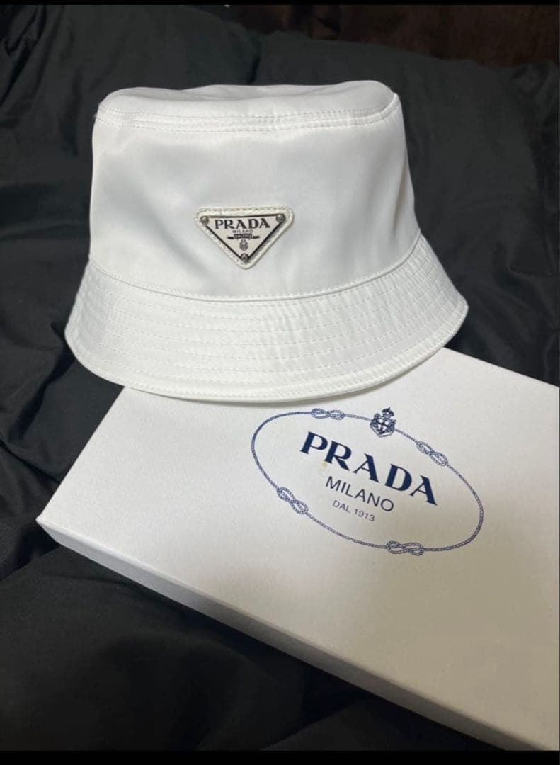 み*～様 ❤️超人気のPRADA ！あホワイト バケットハット 箱付き❤️