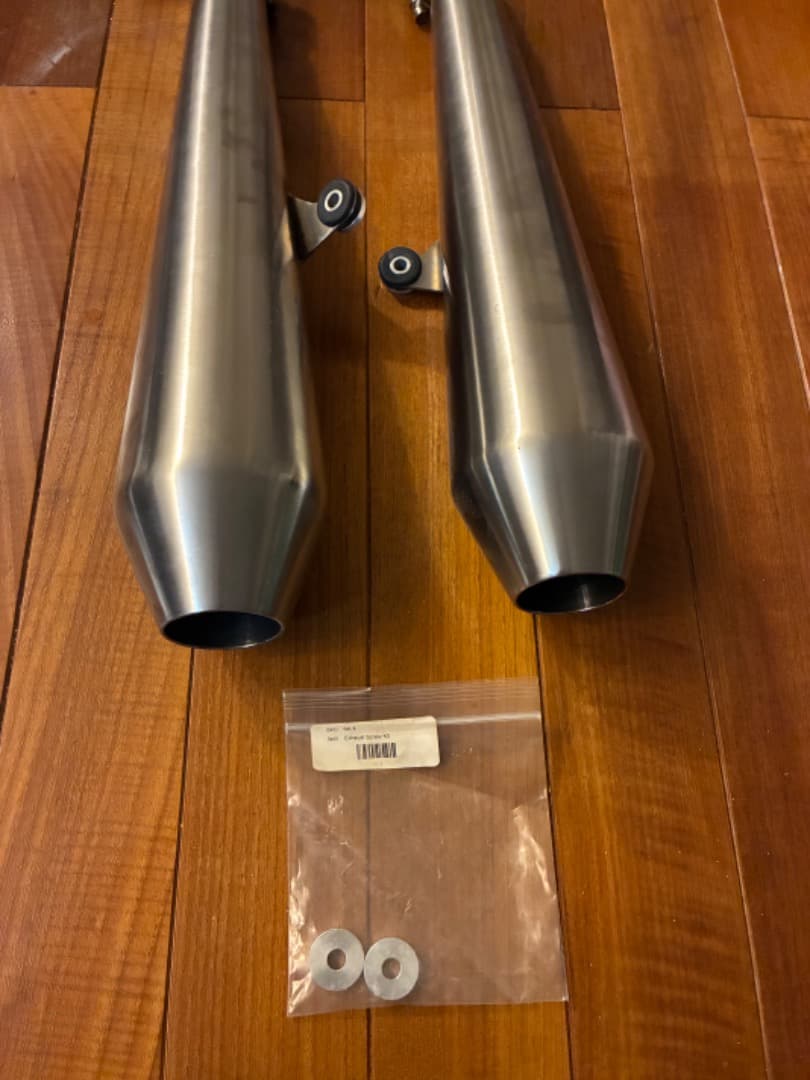 トライアンフ スラクストン1200R スリップオン マフラー 2本セット