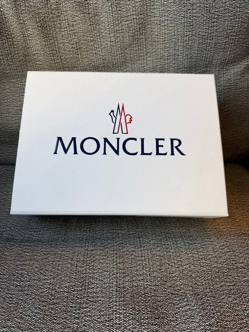 モンクレール　マフラー　新品未使用　箱付き