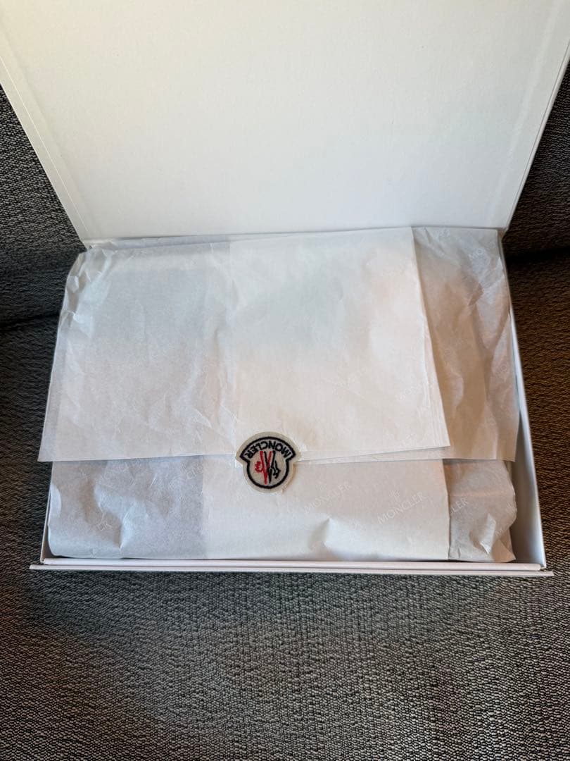 モンクレール　マフラー　新品未使用　箱付き