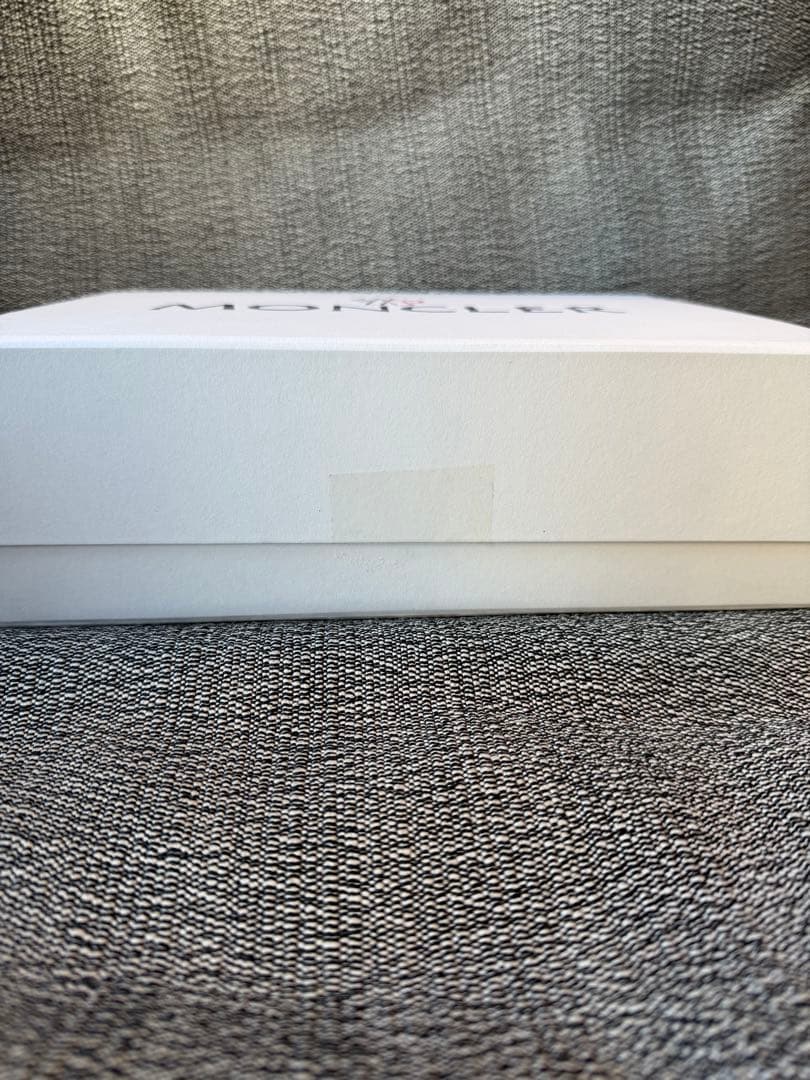 モンクレール　マフラー　新品未使用　箱付き