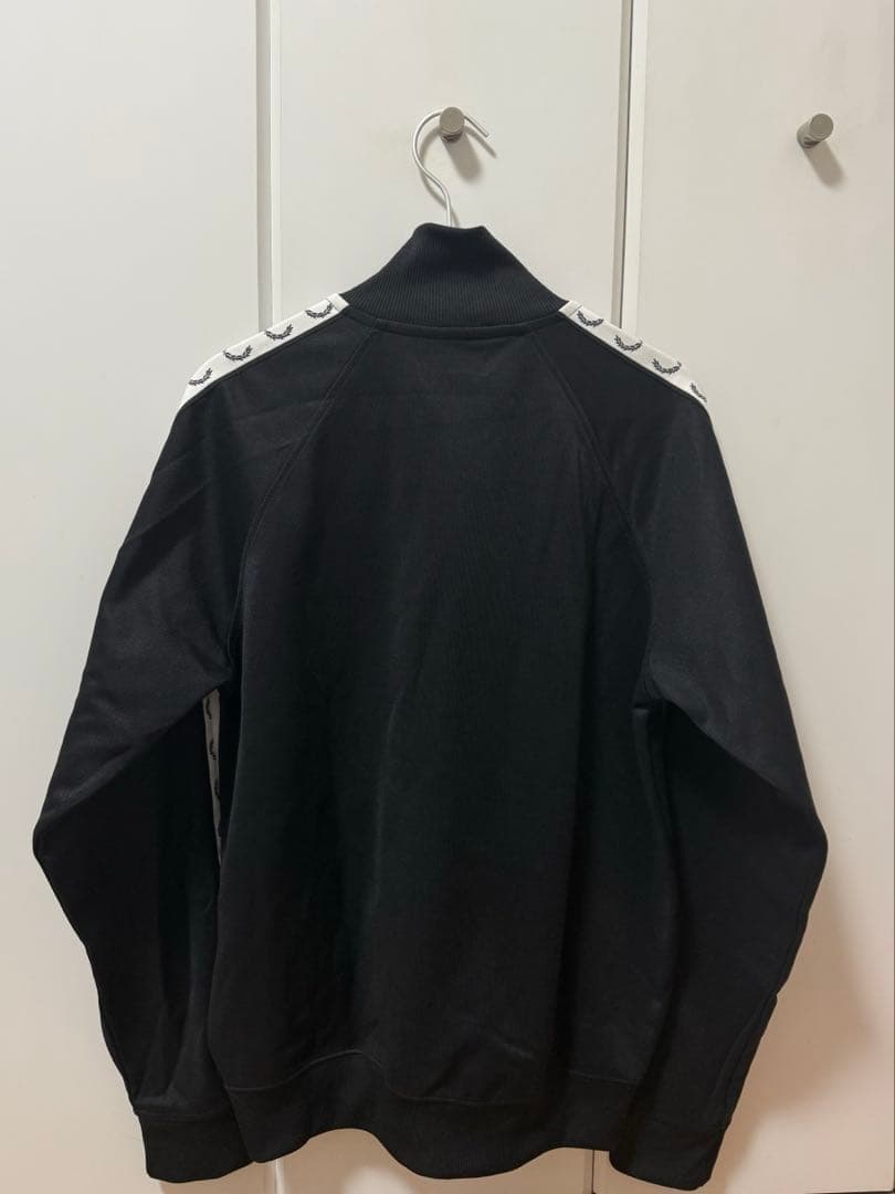 フレッドペリー ブラック ジップアップジャケット