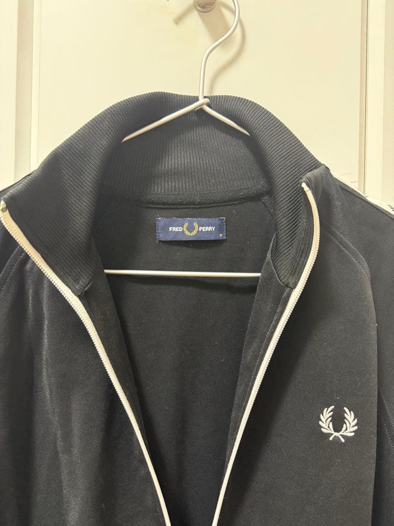 フレッドペリー ブラック ジップアップジャケット