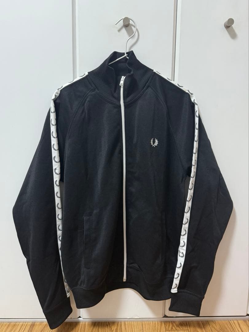 フレッドペリー ブラック ジップアップジャケット