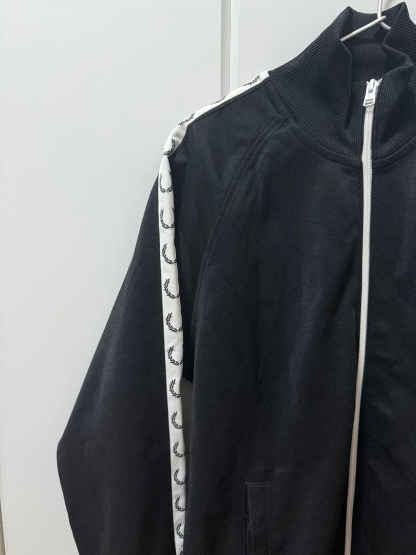 フレッドペリー ブラック ジップアップジャケット