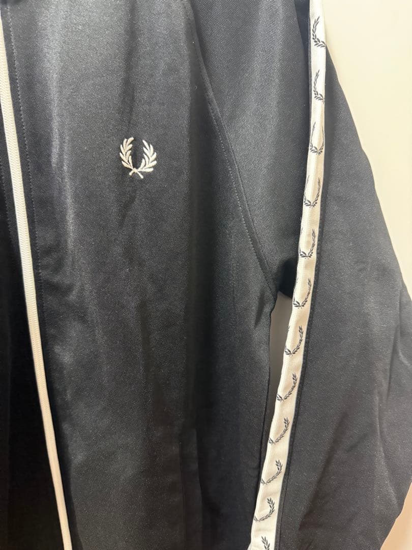 フレッドペリー ブラック ジップアップジャケット