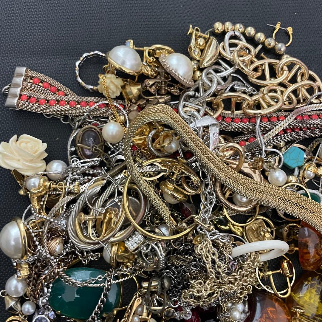 T*7様 アクセサリー イミテーション大量まとめ売り 総重量630g ゴールド