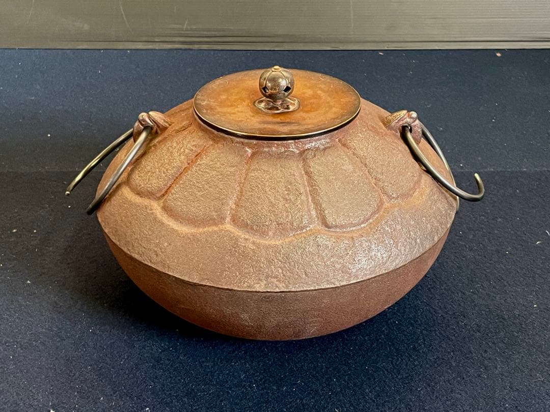 割引‼️「祖」 菊割釜 釜師 敬典 炉釜 共箱 茶道具 （1029B1）