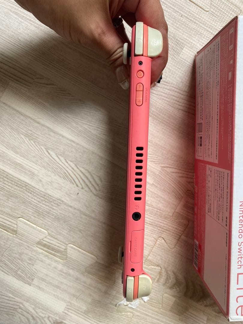 任天堂　Switchライト